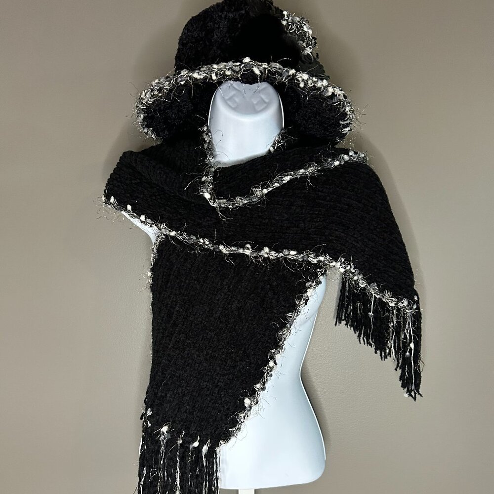 Stand-out black hat, scarf, & gloves